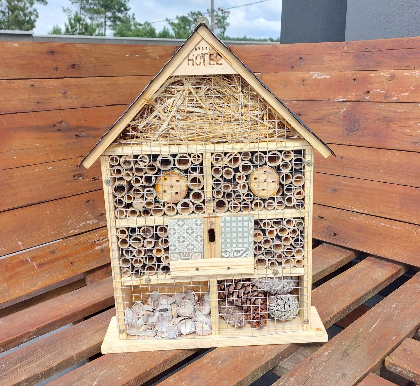 Insect hotels, pollinating insects, garden decoration, terrace decoration, pollinator hotels, pollinator shelters, pollinator attractant
