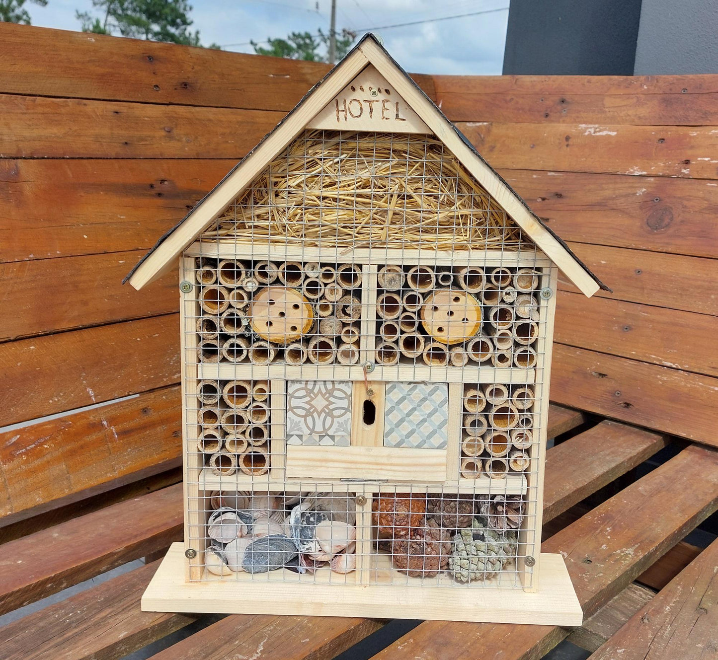 Insect hotels, pollinating insects, garden decoration, terrace decoration, pollinator hotels, pollinator shelters, pollinator attractant