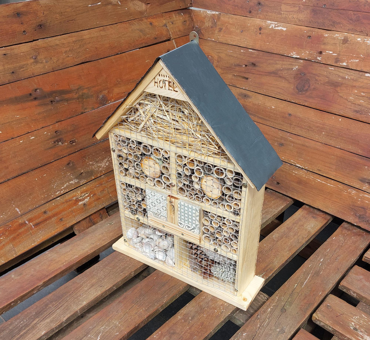 Insect hotels, pollinating insects, garden decoration, terrace decoration, pollinator hotels, pollinator shelters, pollinator attractant
