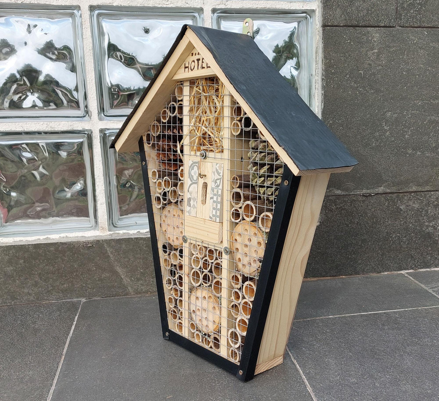 Insect hotels, pollinating insects, garden decoration, terrace decoration, pollinator hotels, pollinator shelters, pollinator attractant
